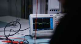 Auszubildende mit Azubicamper unterwegs Arbeitgeber Benefit Endress Hauser Recruitingfilm Azubicamper Szene auf der Straße Janne Kern, Film, Fotografie, Filmproduktion, Freiburg, Basel, Lörrach