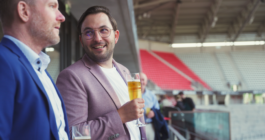 networking im foyer teilnehmende im fachlichen austausch Janne Kern, Film, Fotografie, Filmproduktion, Freiburg, Basel, Lörrach