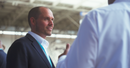 networking im foyer teilnehmende im fachlichen austausch Janne Kern, Film, Fotografie, Filmproduktion, Freiburg, Basel, Lörrach