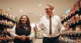 Frank Sutter im Markt Interview zur Zusammenarbeit mit der Sparkasse Edeka Sutter Schnittbilder Marktbetrieb Kundenstimme Janne Kern, Film, Fotografie, Filmproduktion, Freiburg, Basel, Lörrach